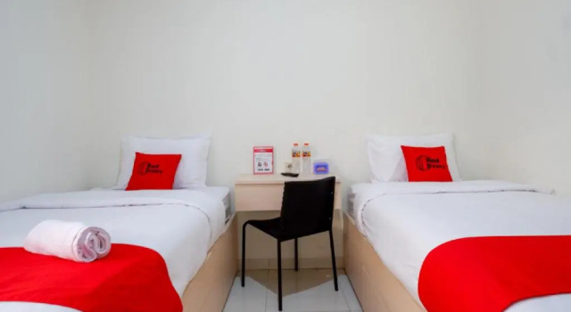 RedDoorz near Alun Alun Kudus 2