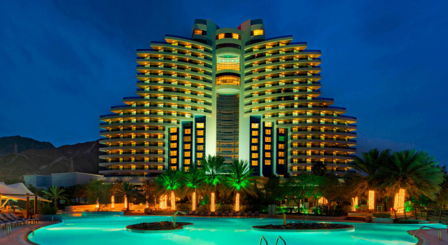 Курортный отель Le Meridien Al Aqah Beach Resort