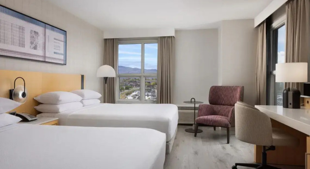 Четырёхместный номер Standard с видом на озеро Delta Hotels by Marriott Grand Okanagan Resort