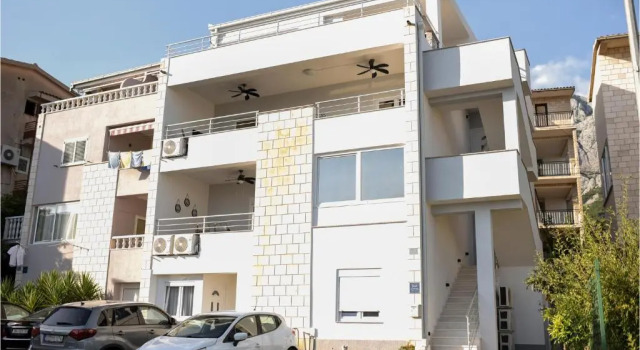 Nice Apartment in Makarska With Wifi and 3 Bedrooms, Забронировать Апартаменты/квартира Апартаменты Макарска, рядом с Набережная Рива (Макарска), Апартаменты/квартира