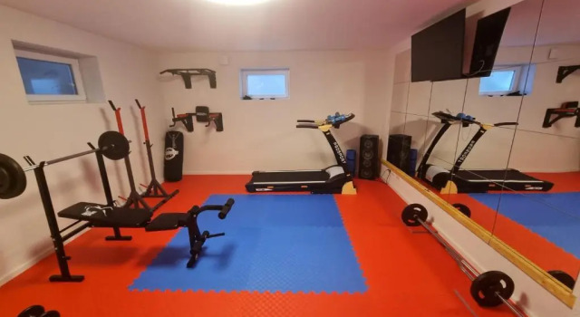 Ferienwohnung Rügen 1, Alt Reddevitz 108, Insel Rügen, mit Kamin, Sauna Nutzung möglich, Забронировать Отель Отели Мёнхгут с парковкой, Парковка