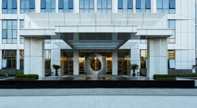 Fenghuang Grand Hotel, Забронировать Отель Яньтай Yantai Region