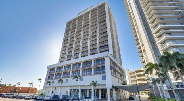 Elegant Condo w/ Stunning Views in Dtwn Hollywood