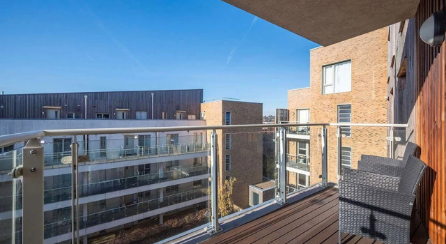 Stunning 2BR Flat With Balcony