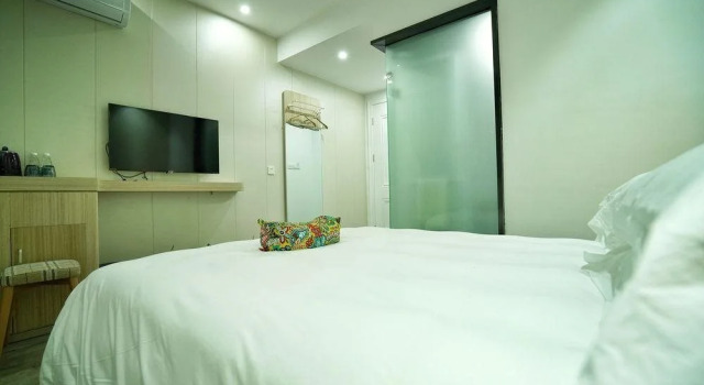Hengdian Chayan Guest House, Book Pension Hoteller i Hengdian med parkering, Parkering