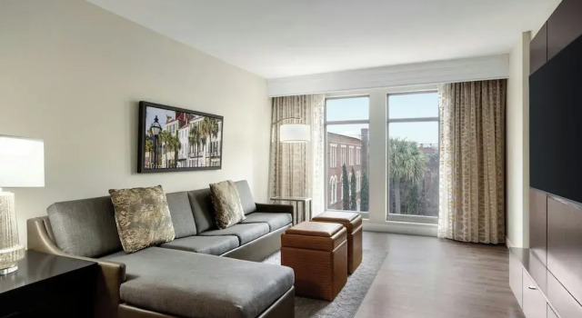 Люкс c 1 комнатой с балконом Courtyard by Marriott Charleston Historic District