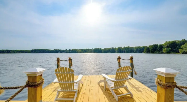 Коттедж Luxe Lake House w/ Private Beach in Pocono Summit
