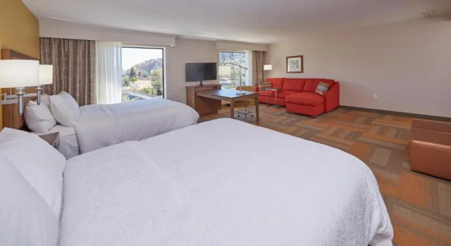 Четырёхместный люкс Hampton Inn & Suites Hood River