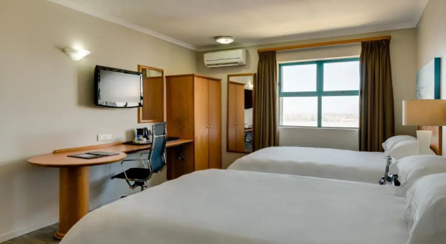 Четырёхместный номер Standard Protea Hotel by Marriott Cape Town Tyger Valley