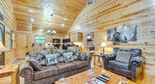 Private Hot Tub & Deck: Woodsy Broken Bow Retreat, Boek Hotel Hochatown Oklahoma