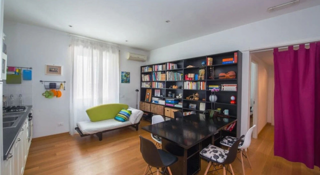 Bright and Colorful Flat Very Close to the Metro