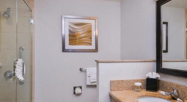 Четырёхместный номер Standard Courtyard by Marriott San Luis Obispo