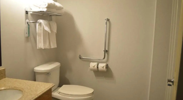 Четырёхместный номер Standard Hinton Lodge