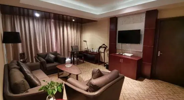 Люкс с видом на озеро New Era International Hotel