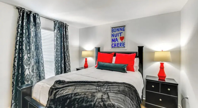 Colorful Baton Rouge Home: Deck, Grill & Fire Pit, 预订 度假屋 巴吞鲁日 路易斯安那州