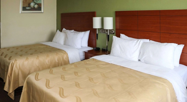 Четырёхместный номер Standard Quality Inn Evansville Eastland Area