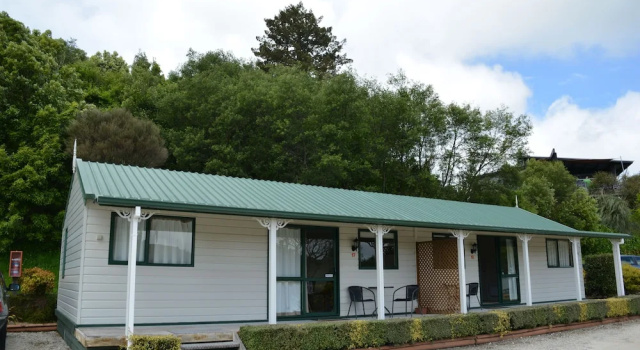 Люкс Standard Waitomo TOP 10 Holiday Park