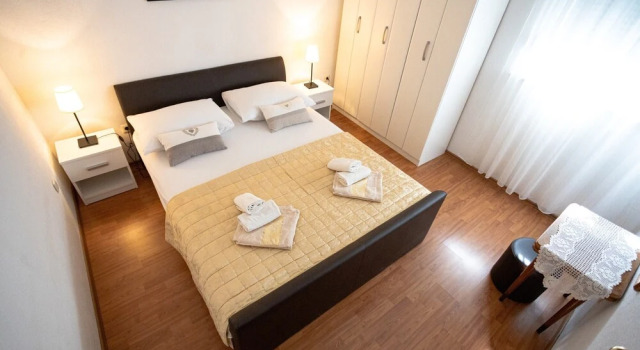 A1 - Modern Apartment With Balcony Near the Beach, Забронировать Апартаменты/квартира Отели Подстраны с парковкой, рядом с Частный Пляж «Апартментс Лавица Бич Думичич», Парковка