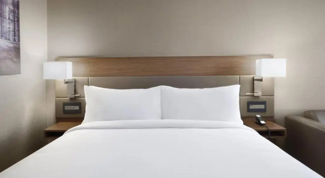 Номер Standard AC Hotel Louisville Downtown