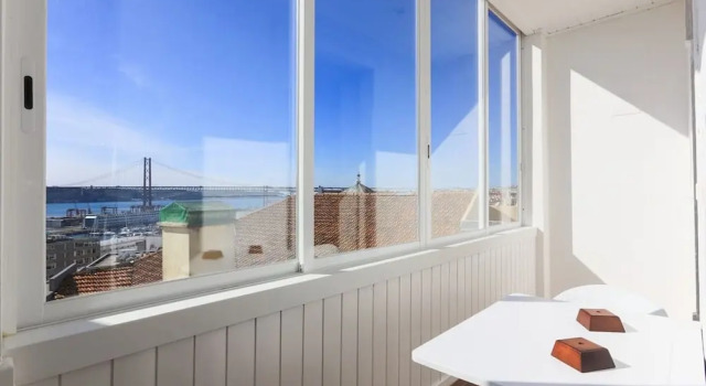 Апартаменты Airy Lapa 2 BR River and Bridge Views AC