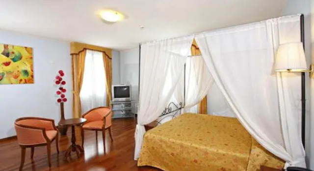Полулюкс Hotel Gabarda