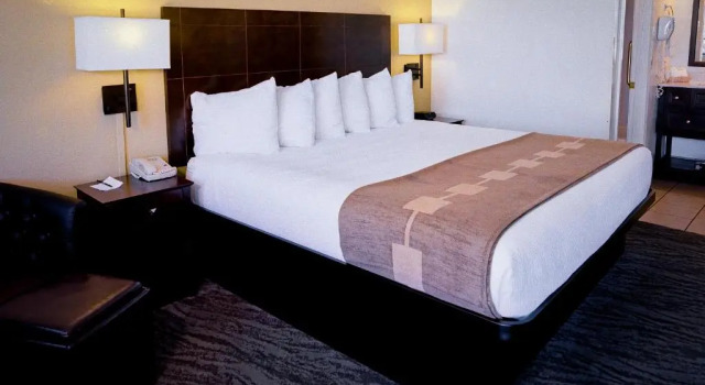 Номер Standard Pines Inn & Suites