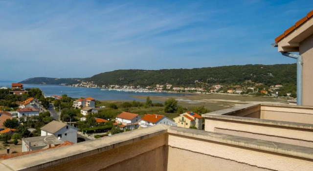 Apartment Doris, Varaa Huoneisto Hotellit Kvarner Islands uima-altaalla, Uima-allas