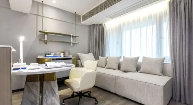 Семейный люкс Kuanrong Suites Hotel (Liangjiang love sea shopping park)