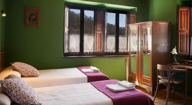 Hostal Peña Santa, Book Hotel Hotels in Asturias with Parking, Parking