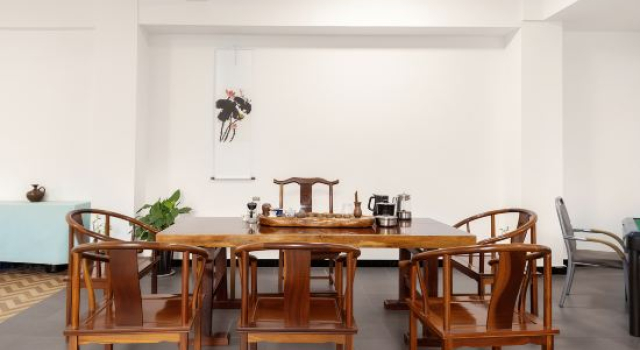 Monian Inn, Rezerwuj Hotel Hotele w Pu'er z parkingiem, Parking