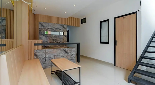 RedDoorz near Seasons City Mall 3, Prenota Hotel Grogol Giacarta