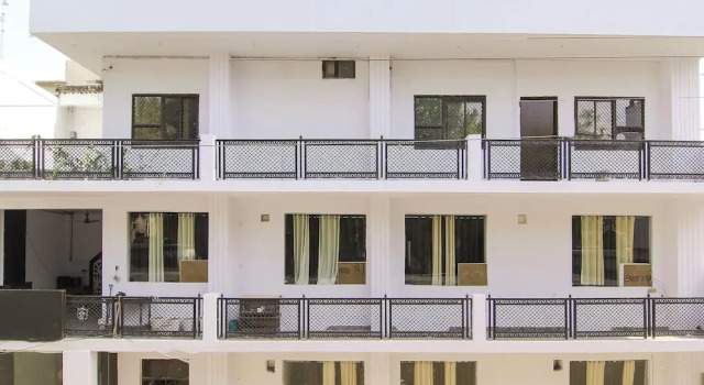 OYO 13652 Hotel Rajput, Забронировать Отель Чарбагх штат Уттар-Прадеш, 3* 4*
