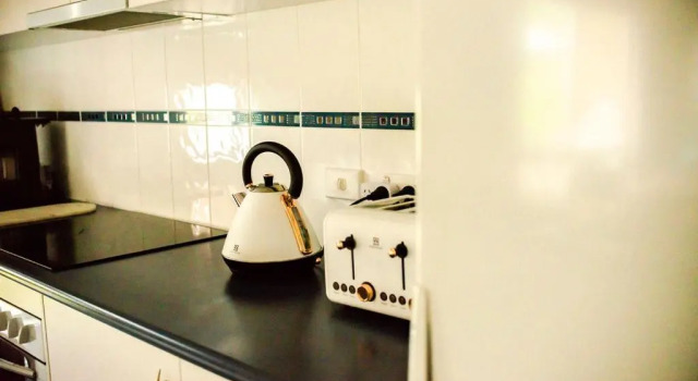 Demure charm 4 Bedrooms, Book Hotel Rye 