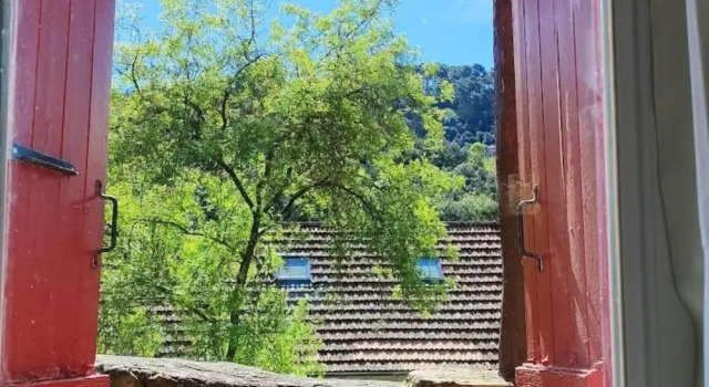 Коттедж Charming Holiday Home With Swimming Pool