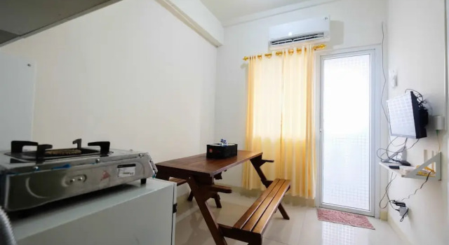 2BR Artistic Room Green Pramuka Apartment closed to Mall By Travelio, Book Apartment Hotels in Jakarta with Parking, Parking