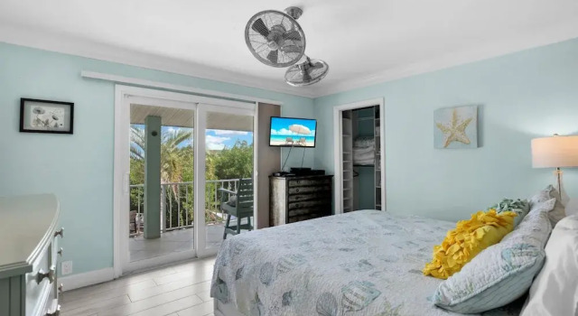 Coming Soon! Rest-a-shore Waterfront Home, New Private Pool 2 Bedroom Home by RedAwning, Забронировать Дом для отпуска Отели Маратон с парковкой, рядом с Fishermen's Community Hospital, Парковка