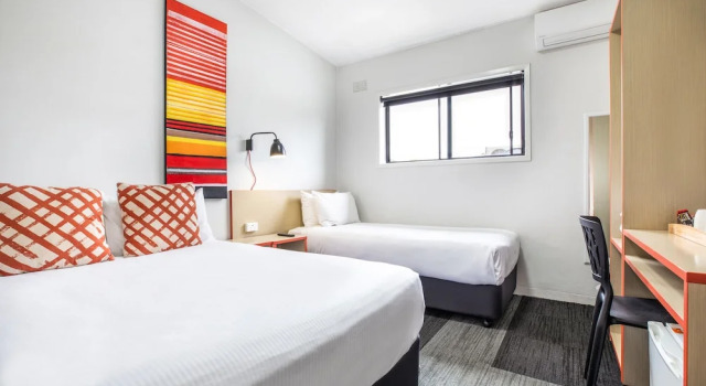 Трёхместный номер Standard Villawood Hotel