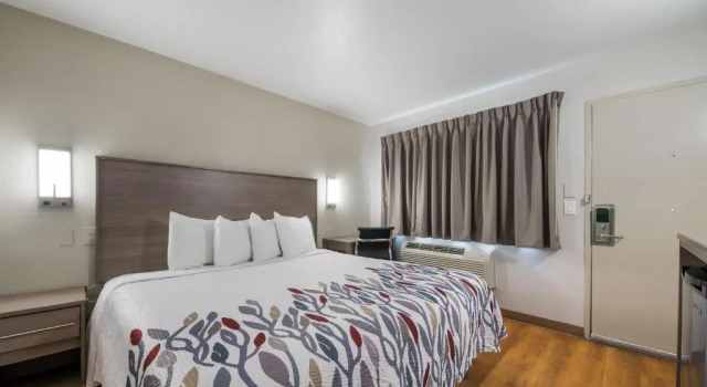 Номер Deluxe Red Roof Inn San Antonio E - Frost Bank Center