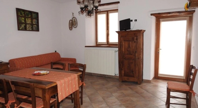 Casa Vacanze Elisa, Забронировать Отель Саузе-д'Ульс Val di Susa, рядом с Горнолыжный курорт Саузе-д’Ульс - Жувансо