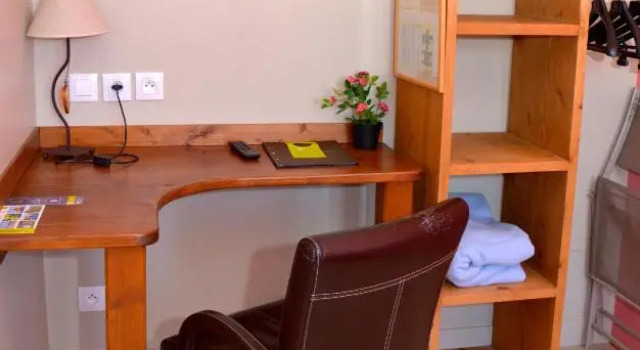 Трёхместный номер Standard Logis - Hotel & Restaurant La Corne d Abondance