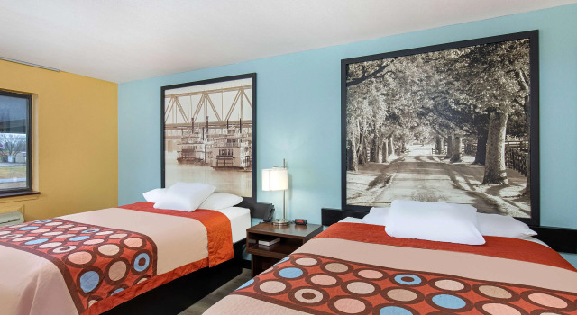 Super 8 by Wyndham Eddyville/Kuttawa, Book Hotel Hoteller i Kuttawa med pool, Swimmingpool