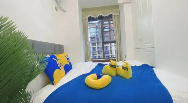 Семейный люкс с 4 комнатами Chinese Yijuju B&B (Xinhua Ideal City Branch)