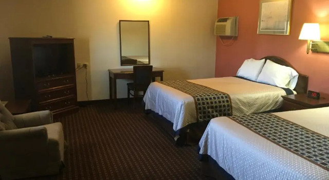 Четырёхместный номер Standard Budget Inn Lafonda Motel