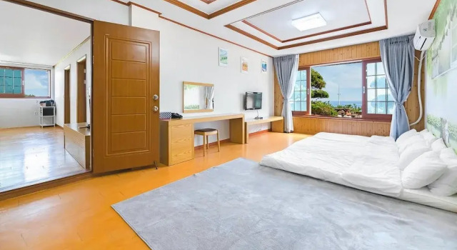 Номер Standard с 3 комнатами с видом на океан Jeju Badaaehyanggi Pension