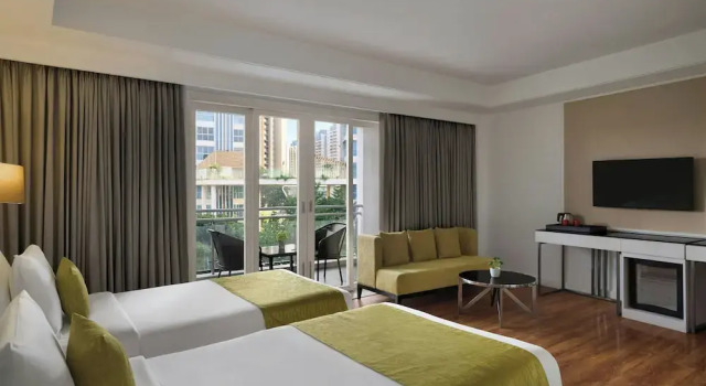 Двухместный номер Standard с балконом и с видом на город Amanora The Fern Pune, Series by Marriott