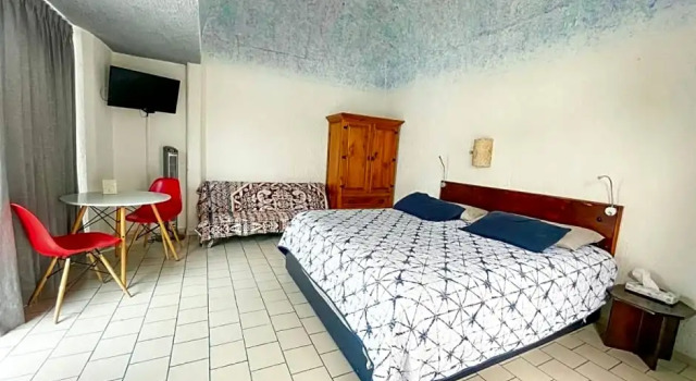 Трёхместный номер Standard с балконом Hotel Allende