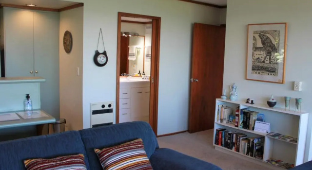 Lake View Garden Apartment, Rezerwuj Apartament Hotele w Auckland Region z parkingiem, Parking