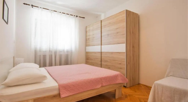 Apartments Krešo, Забронировать Апартаменты/квартира Отели Биоград-на-Мору с парковкой, рядом с Частный Пляж «Кемп Сенди», Парковка