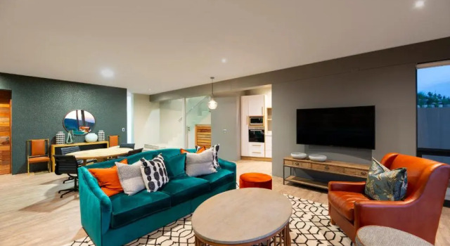 Кровать в общем номере с 6 комнатами Alkira Luxury Lodge and Villa