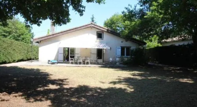 Villa 4 chambres Bassin d'Arcachon dans quartier résidentiel., Забронировать Вилла Отели Бассен-д'Аркашон с парковкой, Парковка